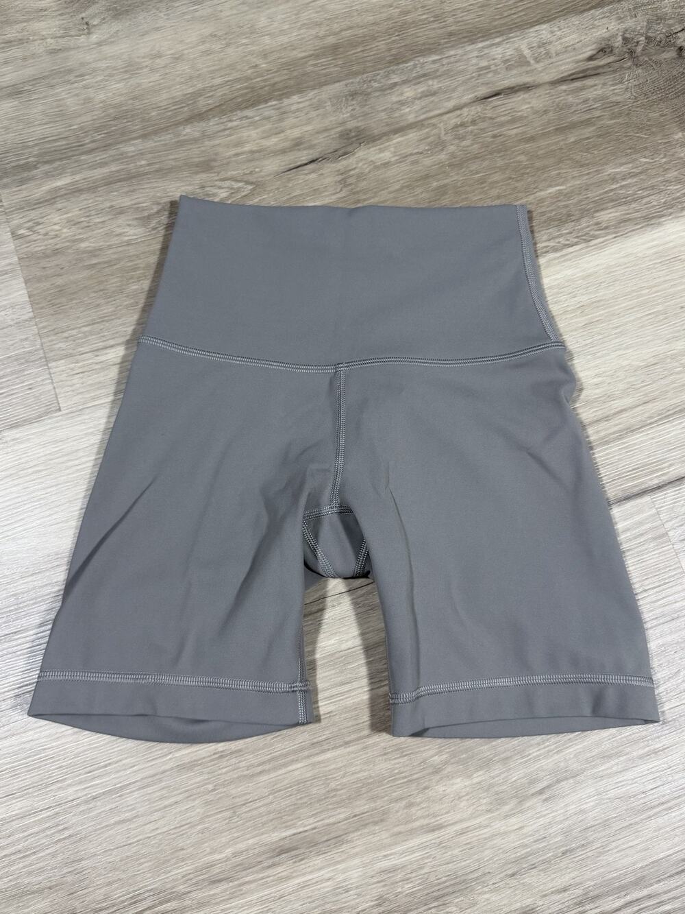 Lululemon Womens Size 2 Beige Taupe High-Rise Bike Shorts Yoga Run Training